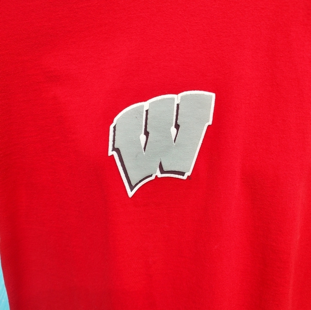 💥 3/$20 Team Starter Medium Wisconsin Badger T-Shirt! - Picture 4 of 6